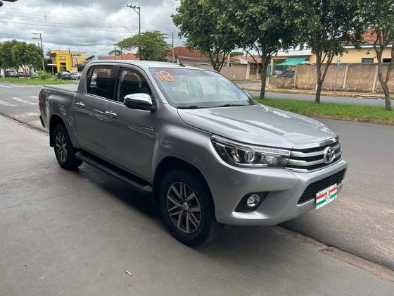TOYOTA HILUX 2.8 SRX 4X4 CD 16V DIESEL 4P AUTOMÁTICO